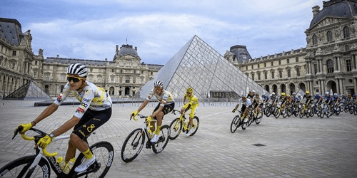 Майка лидера на Тур де Франс